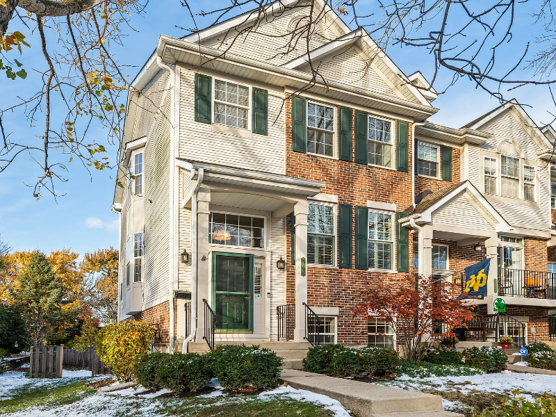 Glenview Townhome: 2106 Rugen Rd
