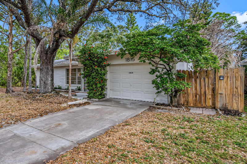 Clearwater House: 1815 Apache