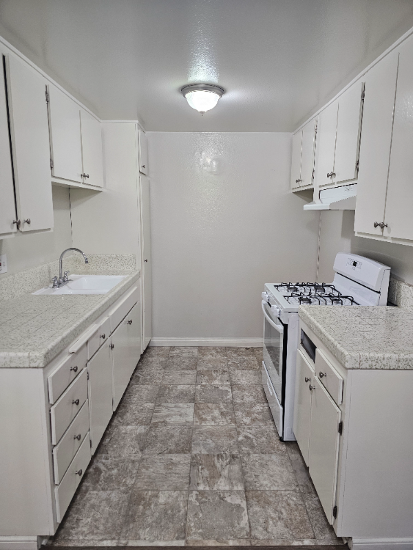 Ontario Apartment: 1135 W. I Street