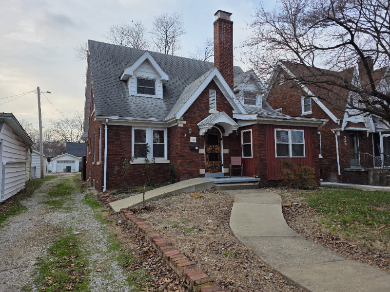 Evansville House: 727 S Rotherwood Ave