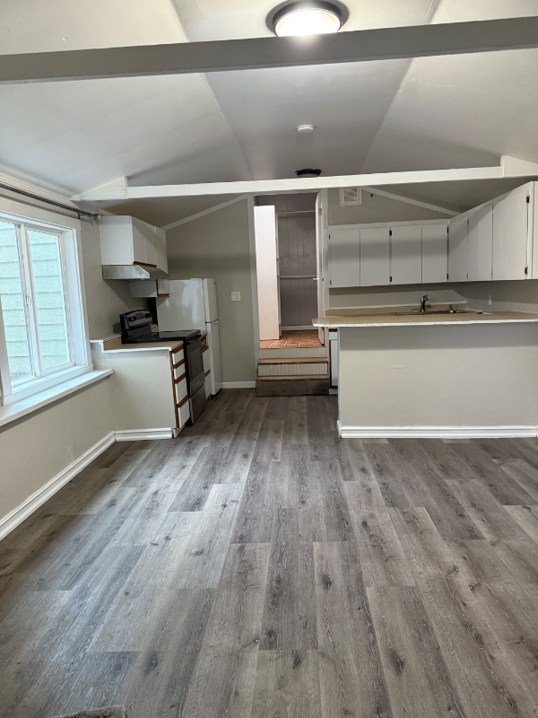 Hillsboro House: 1166 Ne Turner Dr