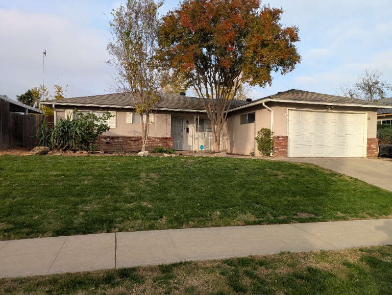 Fresno House: 3022 W San Gabriel Ave