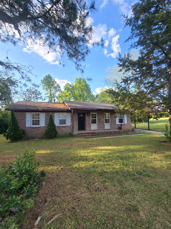 Beech Island House: 331 Beech Island Ave