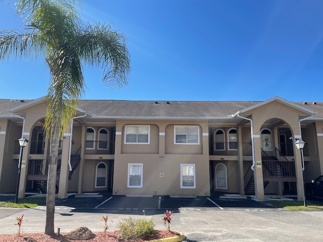 Kissimmee Condo: 8832 Coral Palms Ct, Kissimmee FL