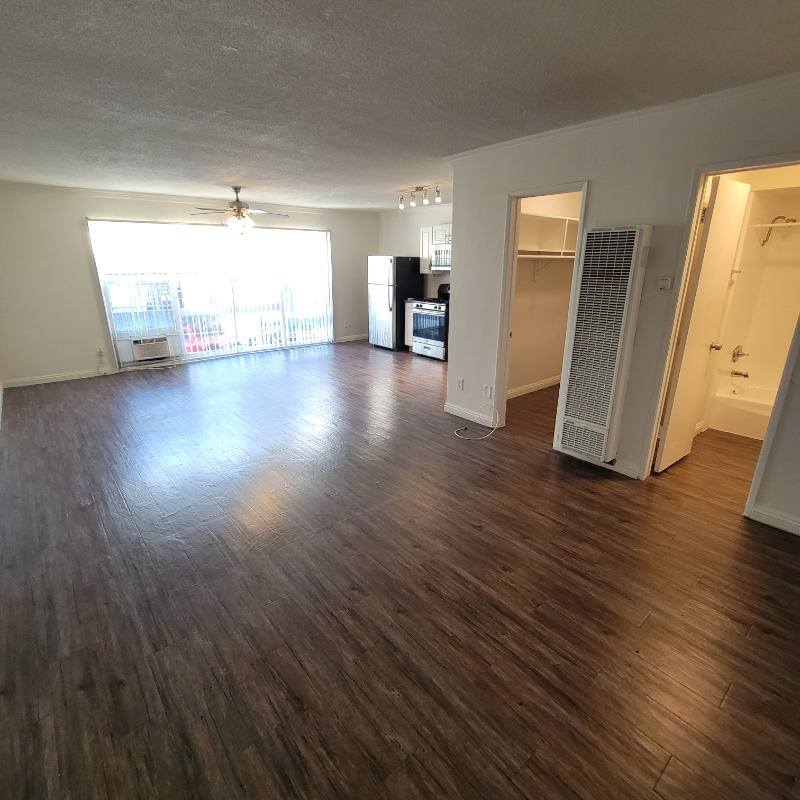 Los Angeles Apartment: 101 N Normandie