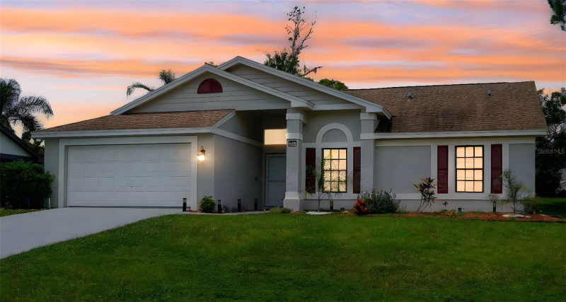 Hudson House: 8141 GOLF CLUB CT