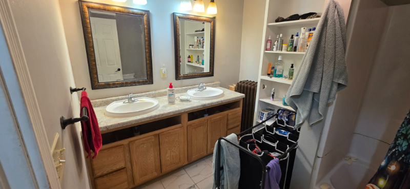 saint paul House: 994 reaney ave