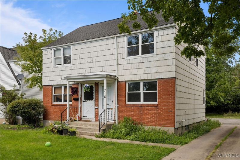 Buffalo Townhome: 714 Taunton Pl