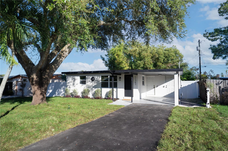 Largo House: 11797 104TH ST