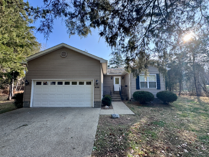 Brandenburg House: 406 Valley Greens Drive