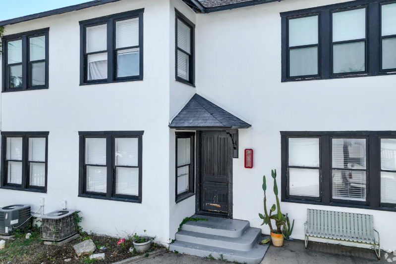 Fort Worth Apartment: 301-311 W Leuda St, Fort Worth, TX 76104