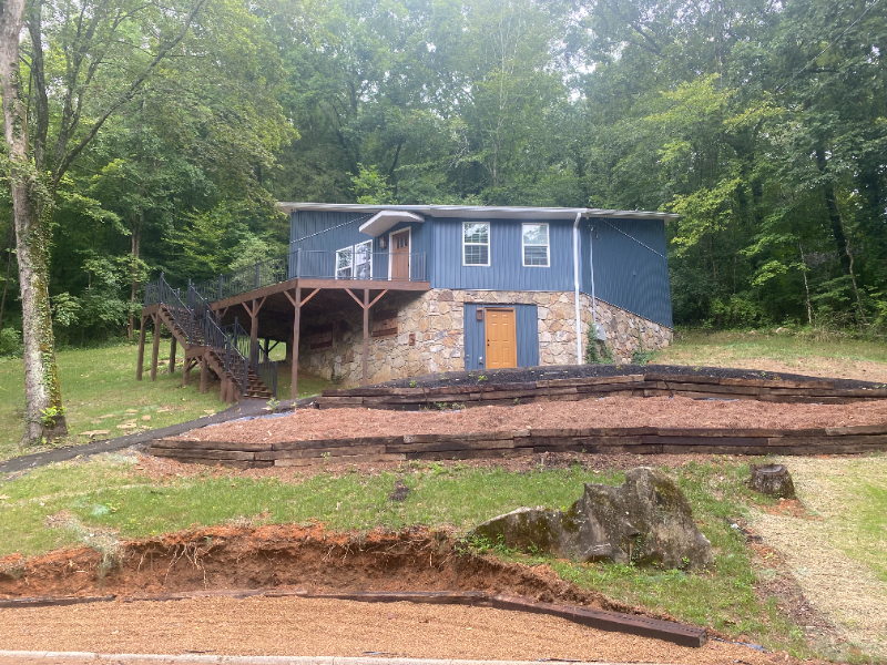 Clinton House: 108 Susanne Drive