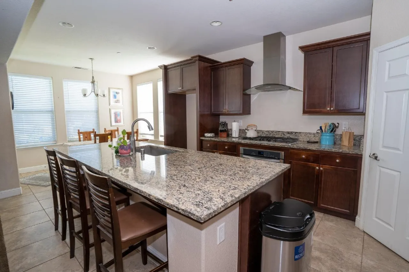 Fresno House: 7269 W Robinwood Ln