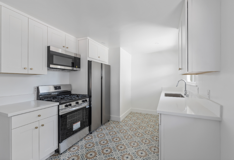 Altadena House: 1446 E Topeka St