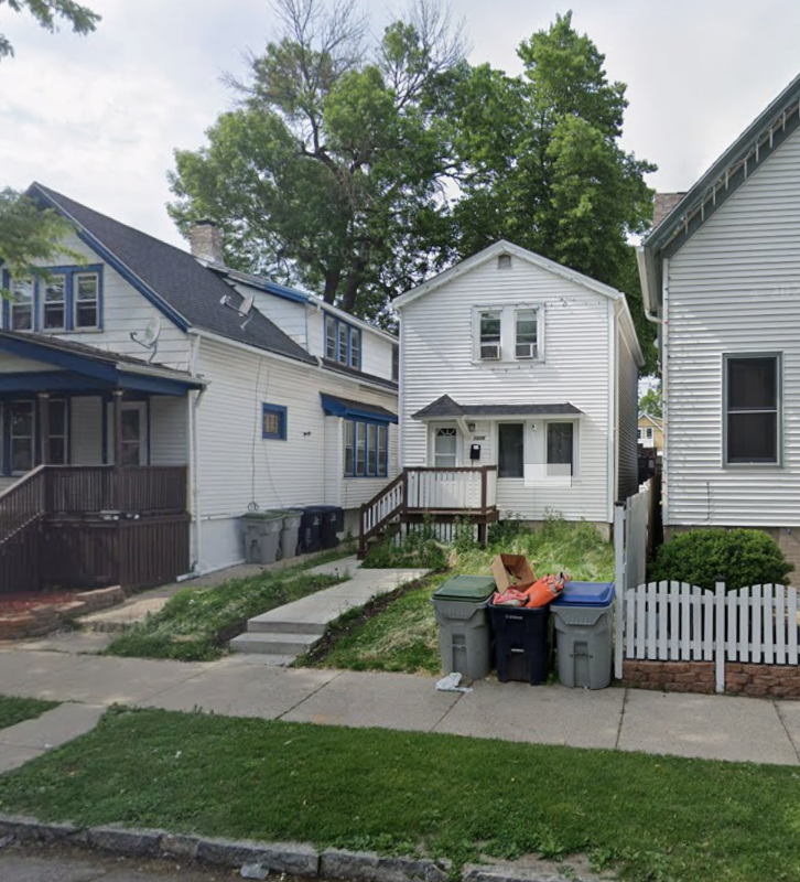Milwaukee House: 1326 W Scott Ave