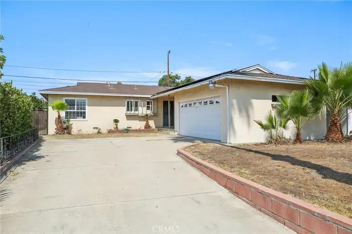 Anaheim House: 1339 N Devonshire Rd