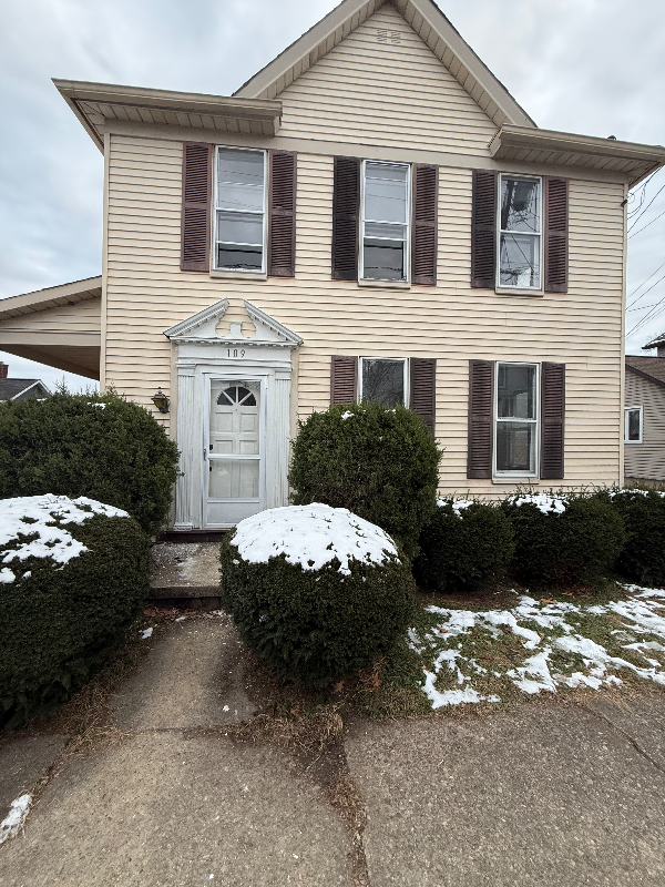 Mount Pleasant House: 109 College Ave