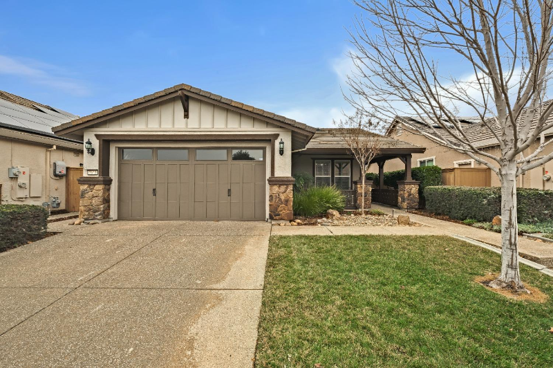 Elk Grove House: 7613 Bloomsbury Way
