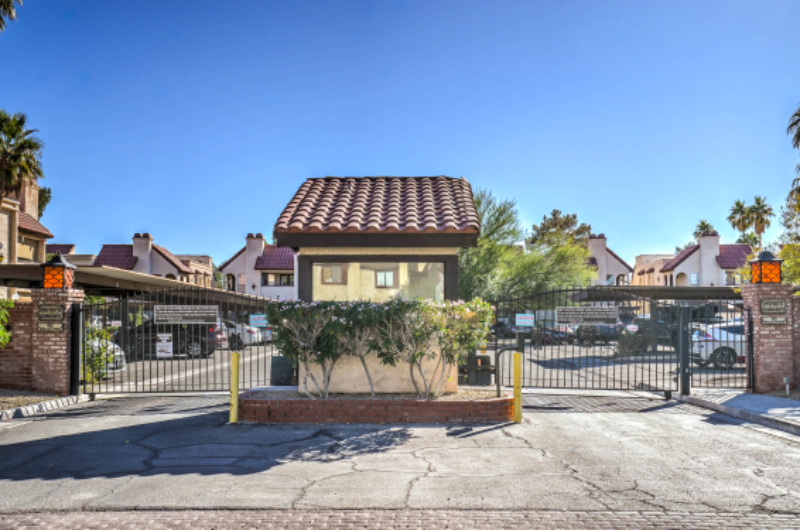 las vegas Condo: 1751 E reno Ave