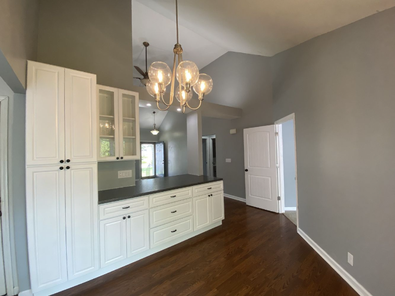 Hendersonville House: 141 Agee Circle E