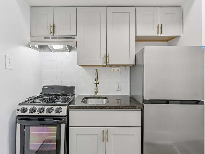 Philadelphia Apartment: 2220 Walnut St