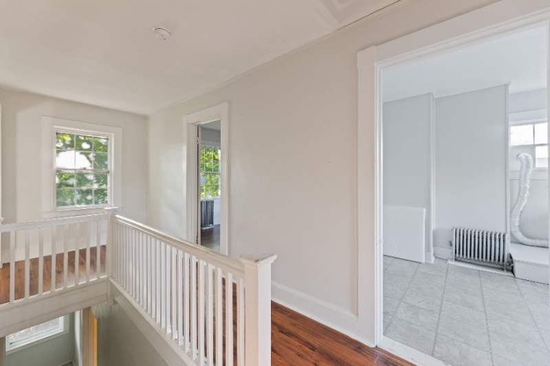 Dublin House: 00 Main Street