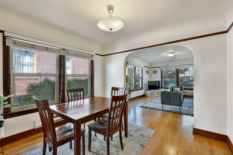 Seattle Apartment: 311 12th Ave E