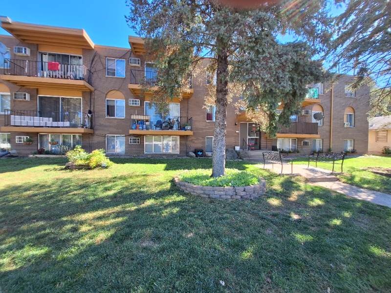 Saint Paul Apartment: 1676 English Street