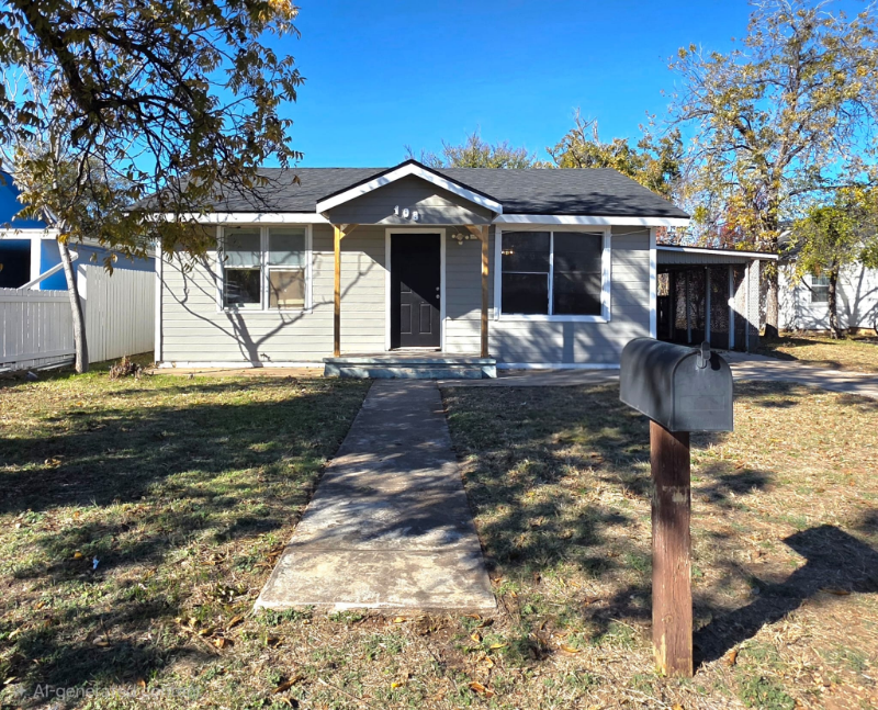 San Angelo House: 108 W 27th St