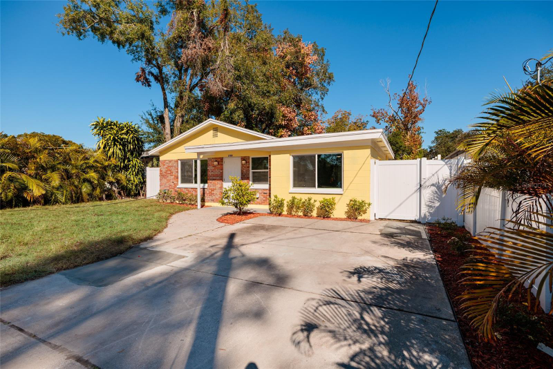 Tampa House: 1709 W PERIO ST