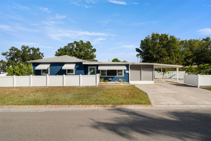 Saint Petersburg House: 5555 13TH ST N