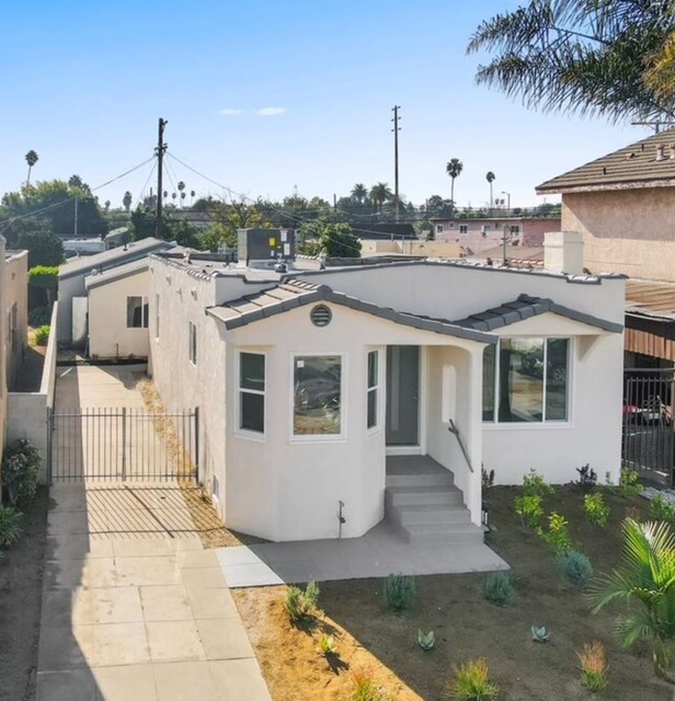 Los Angeles House: 552 West 99th Street