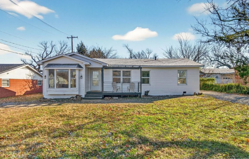 Bartlesville House: 508 NE Avondale Ave