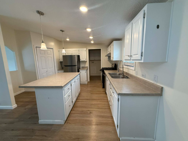 Springfield House: 3319 ridgewod ave