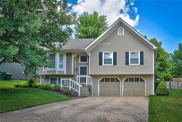 Lenexa House: 15412 W 80th St