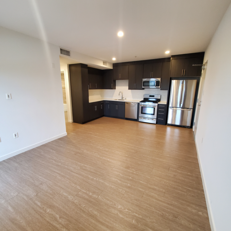 North Hollywood Apartment: 11405 Chandler Blvd