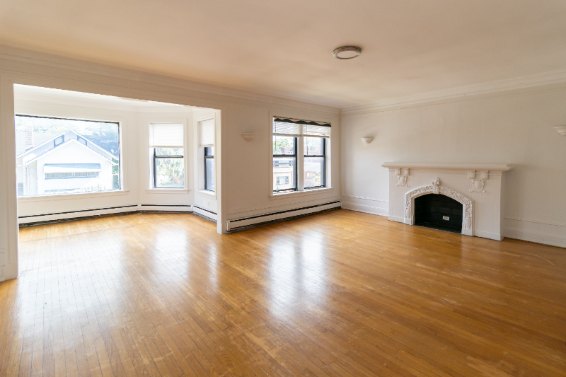 Chicago Apartment: 6830 S Jeffery Blvd