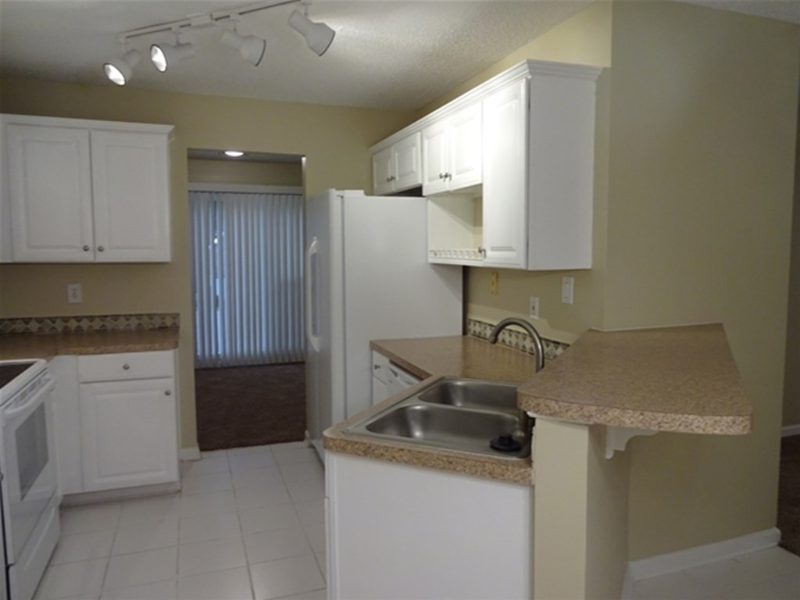 Lawrenceville House: 285 Thornbush Ln