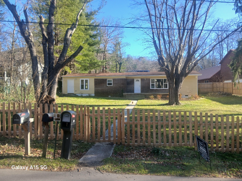 Swannanoa House: 230 Northwest Ave