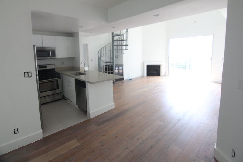 West Hollywood Apartment: 884 Palm Ave