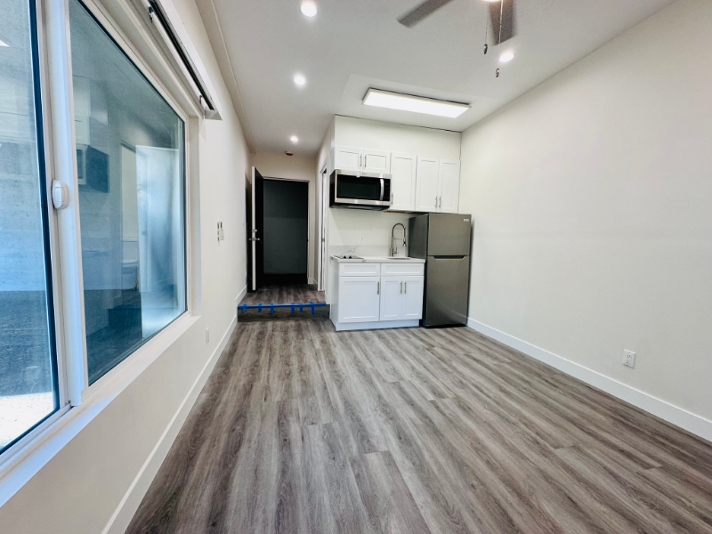 Los Angeles Apartment: 1847 Winona Blvd