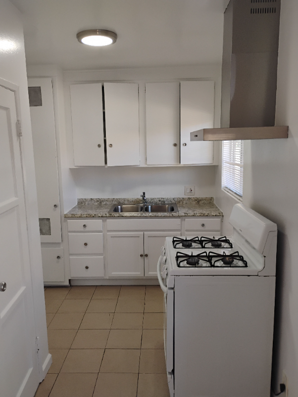 Van Nuys Apartment: 14129 Vanowen Street