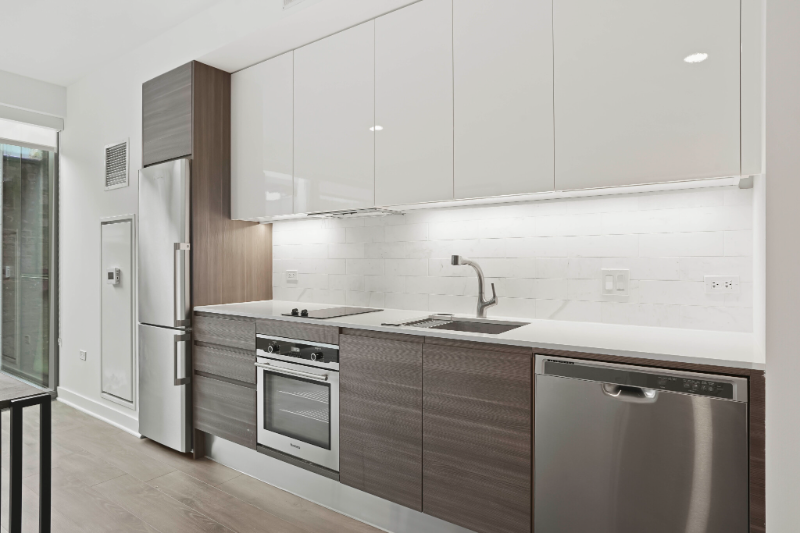 Chicago Condo: 213 W Hubbard St