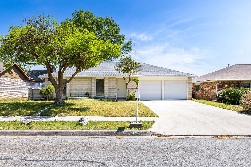 Universal City House: 178 Oakside