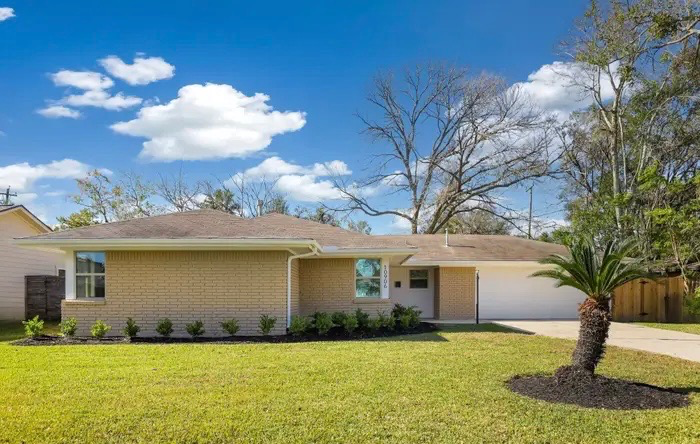 Houston House: 10906 Chimney Rock Rd