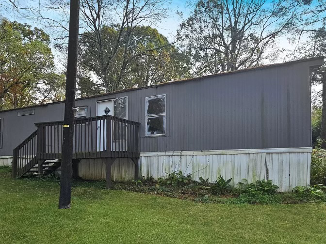 Travelers Rest House: 412 McElhaney Rd