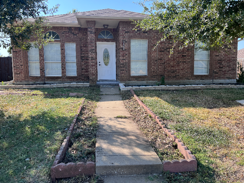 Lewisville House: 2066 Vista Dr