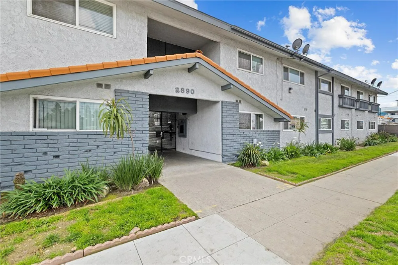 Long Beach Condo: 2890 E. Artesia Blvd.