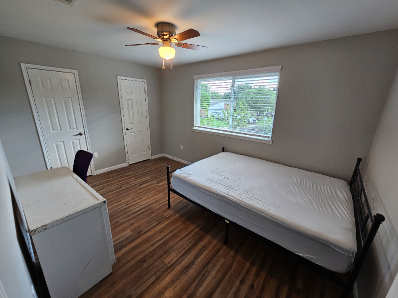 Houston House: 19403 Youngtree Cir.