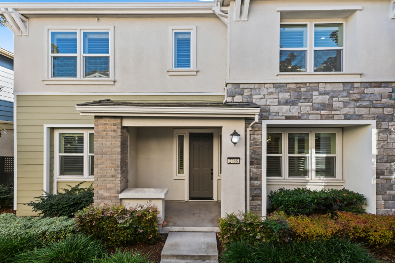 Dublin House: 2768 Alliston Loop